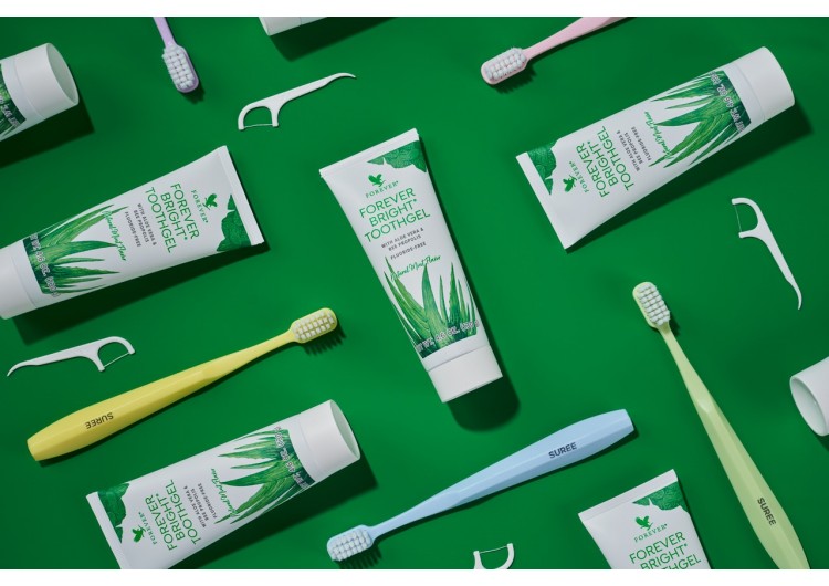 KEEP SMILING : CON IL DENTIFRICIO DELICATO ALL'ALOE